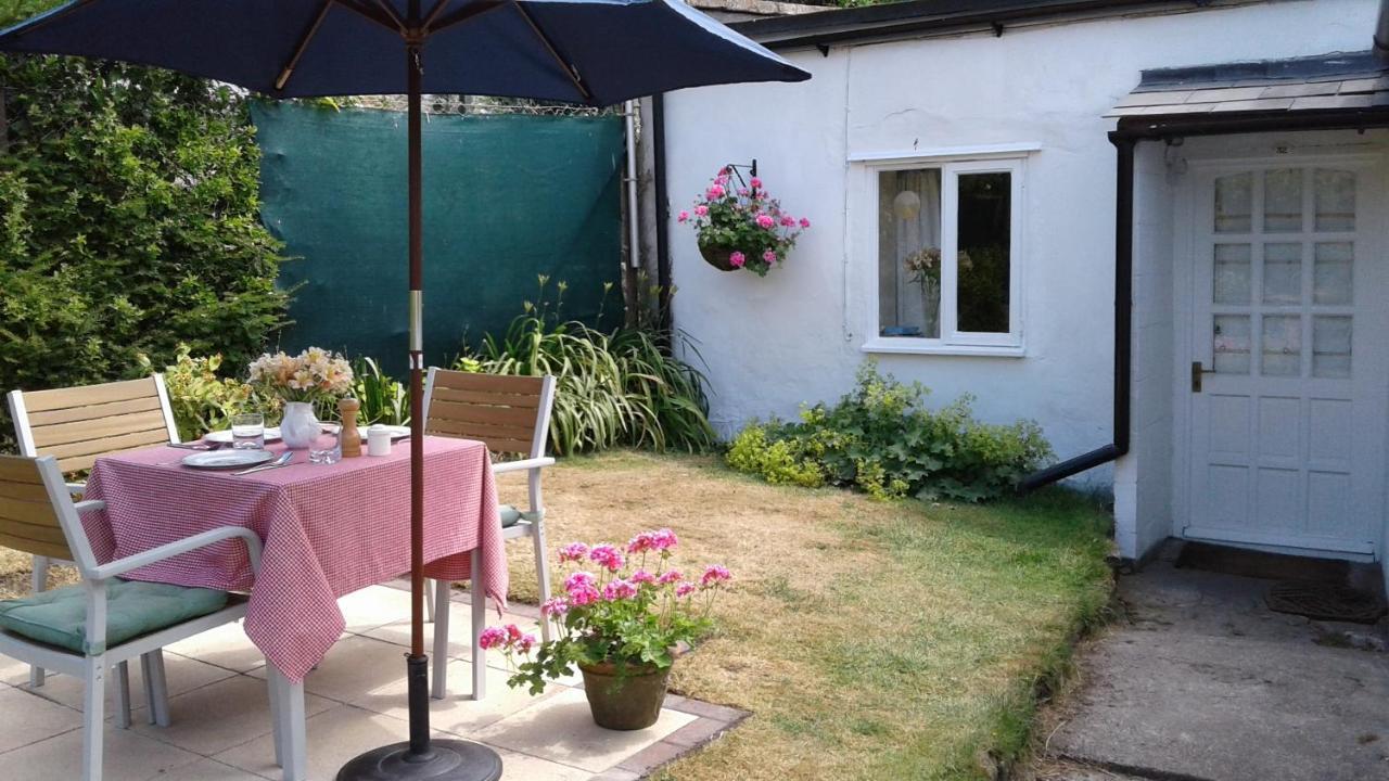 The Cottage At Weston Lawn Бат Екстериор снимка